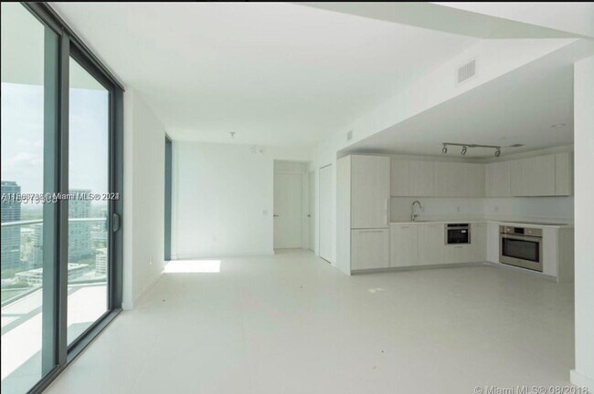 Foto del edificio - $4,000 501 NE 31st St # 2709