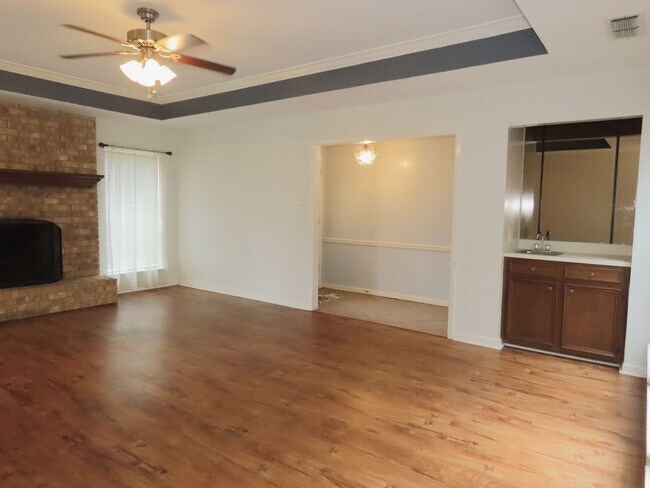 Building Photo - Lawn Care Included! Beautiful 3 Bedroom, 2...