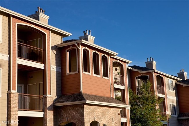 Building Photo - 16950 Carlson Dr