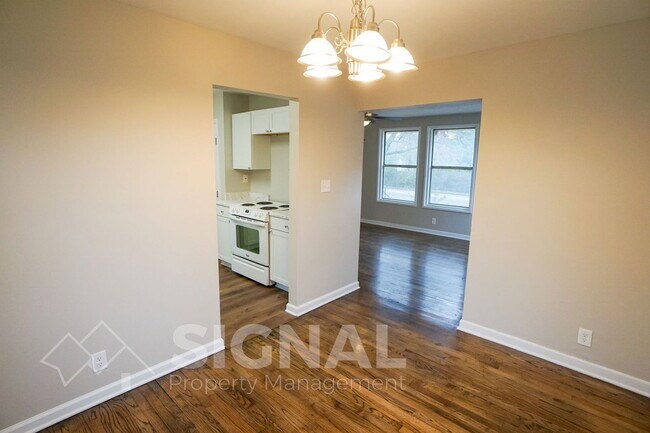 Foto del edificio - 712 Robison Dr