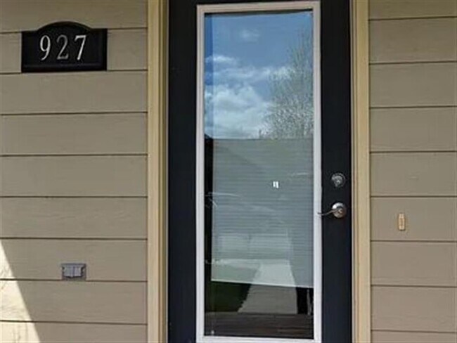 Building Photo - Bozeman sweet home