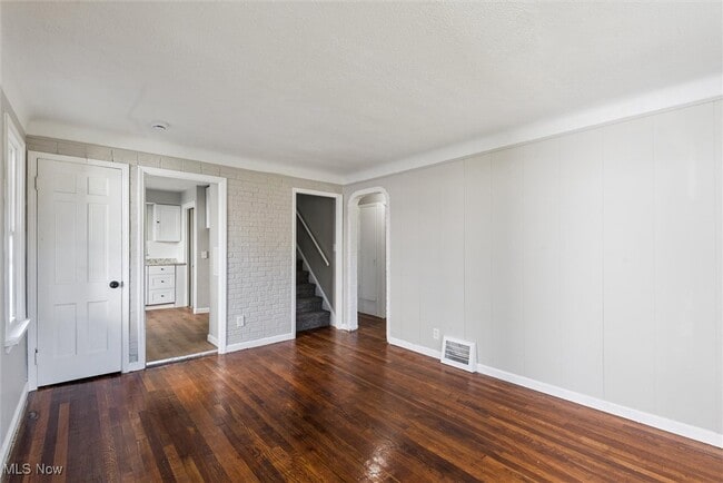 Building Photo - 12821 Oak Park Blvd