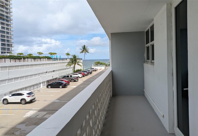 Foto del edificio - 4250 Galt Ocean Dr