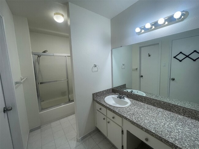 Building Photo - 5550 N Braeswood Blvd