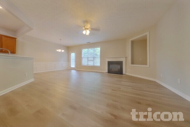 Foto del edificio - 8129 Brookbend Dr