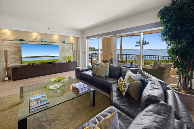 Foto del edificio - 4924 Fisher Island Dr