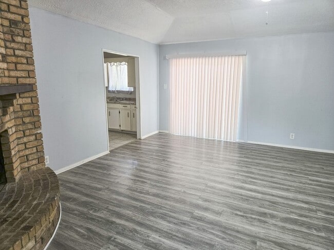 Building Photo - 5270 Wildwood Dr
