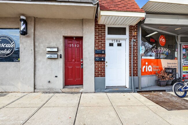 Photo - 1582 Irving St Apartment