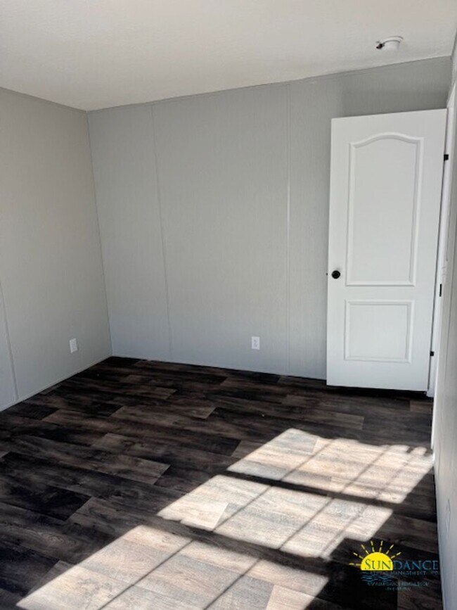 Building Photo - 2- Bedroom home in Defuniak Springs!