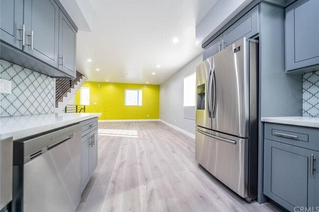 Building Photo - 4820 St Charles Pl