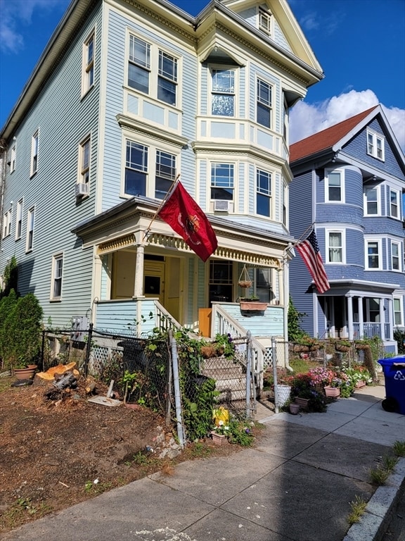 Building Photo - 67 Hillside St