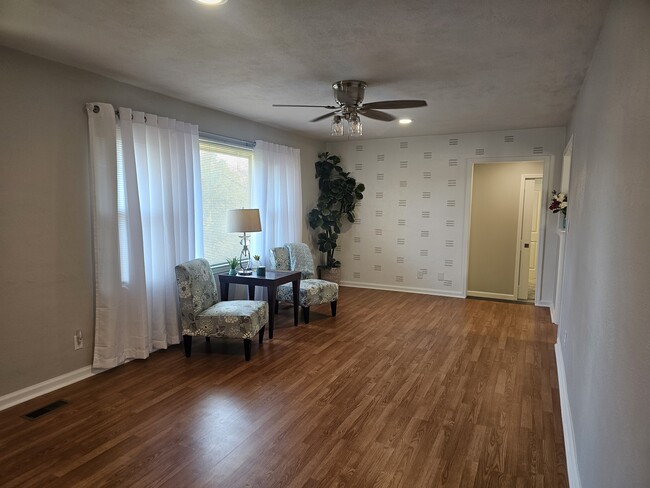 Sala de estar - 3745 Morton Dr