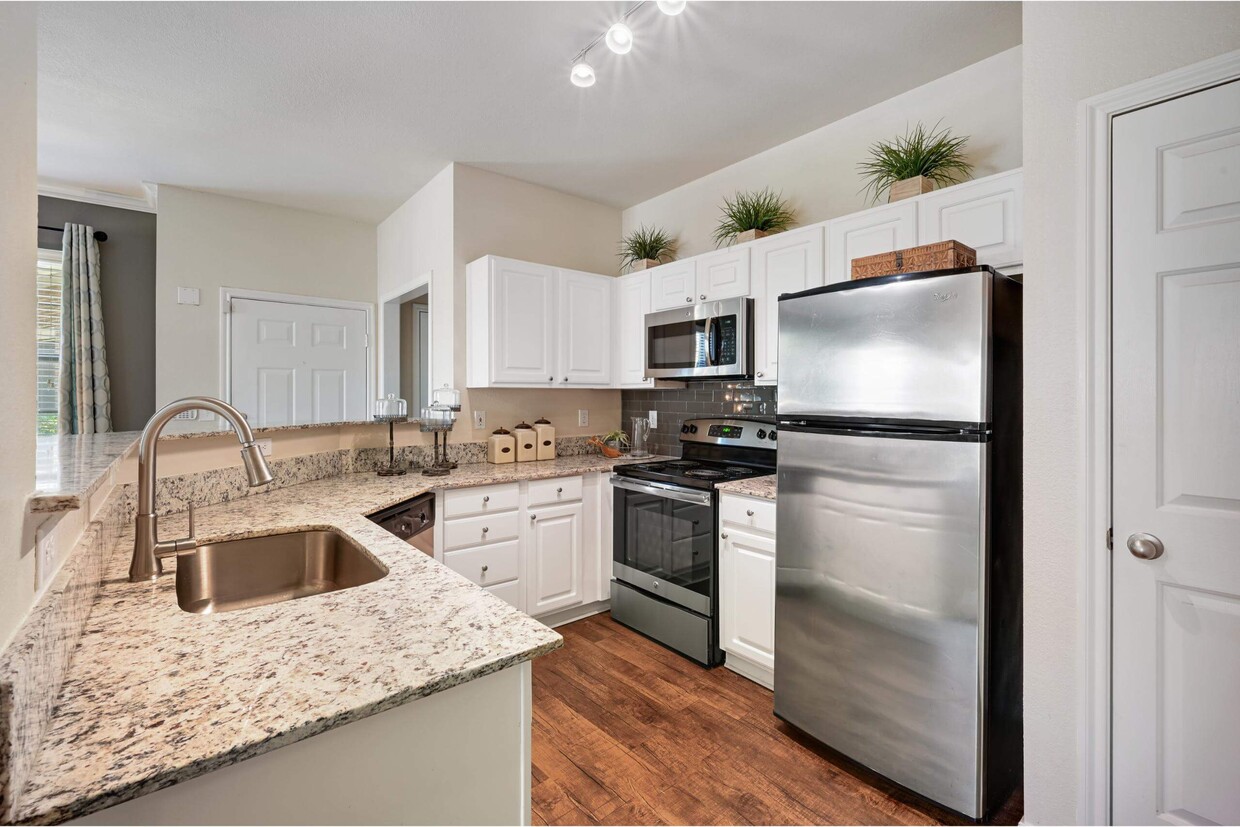 1BR, 1BA - 871SF - Kitchen - La Salle