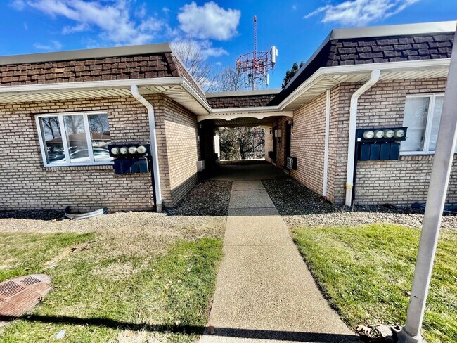 Foto del edificio - 1 Bed 1 Bath- Moon Township PA