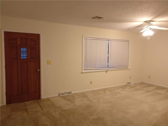 Building Photo - 117 Cynthia Ave