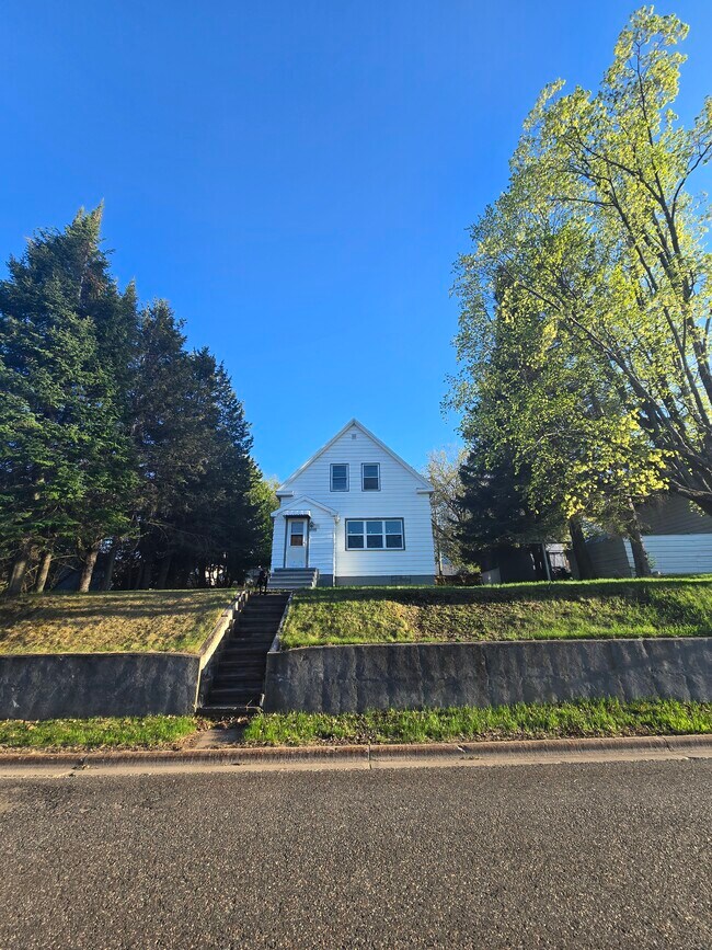 Building Photo - 1024 Heights St
