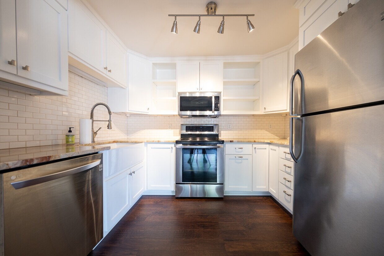 6300 Barrie Rd, Edina, MN 55345 Townhome Rentals in Edina MN