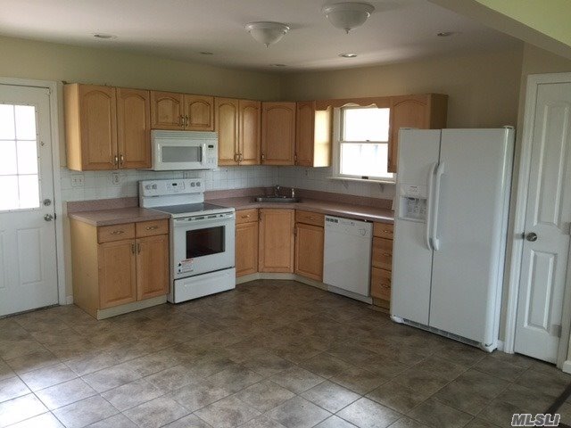Primary Photo - 4 Calverton Ct