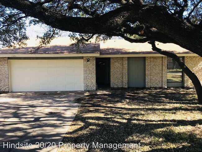 Building Photo - 1501 Roundup Trl