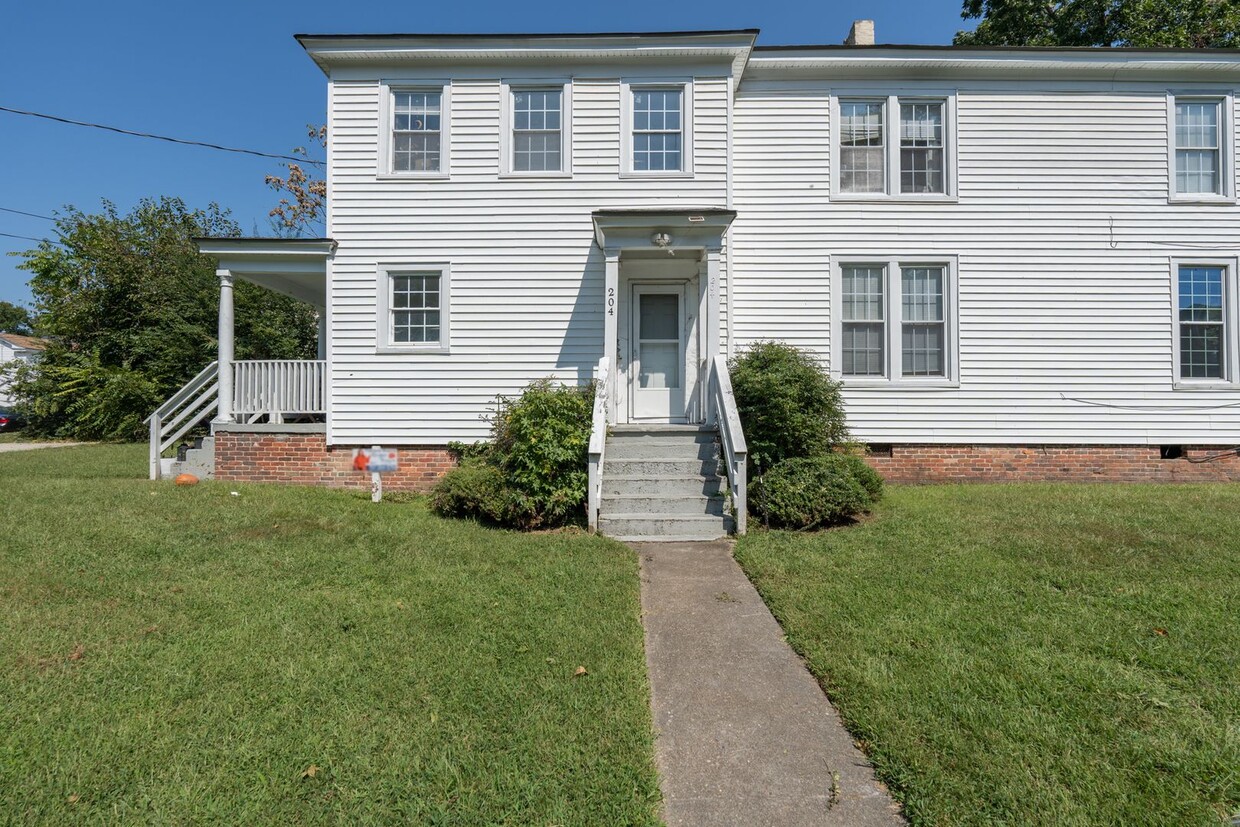 Primary Photo - BEAUTIFUL Apartment in Downtown Suffolk!