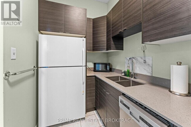 Building Photo - 366 Richmond St