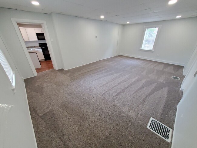 Building Photo - Sharpsburg Duplex