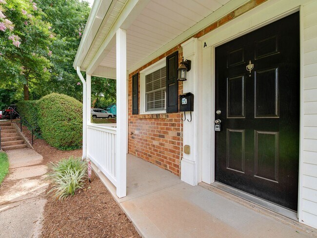 Building Photo - Stunning and completely updated townhome s...