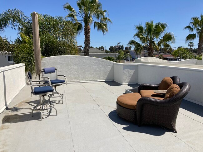 Rooftop Deck 2 - 815 N Tremont St