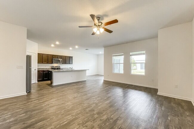 Building Photo - 5621 Alexander Springs Pl