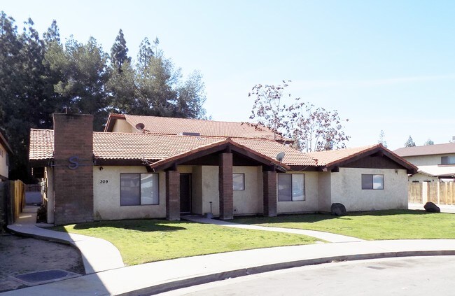 Building Photo - 4209 Parkwood Ct