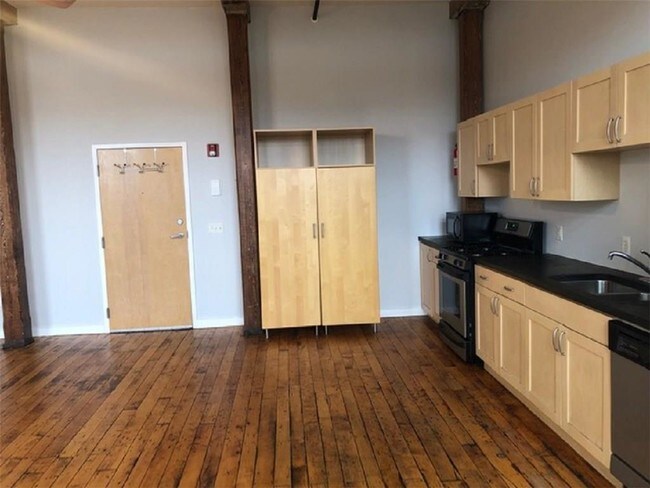 Building Photo - 28 Bayley St
