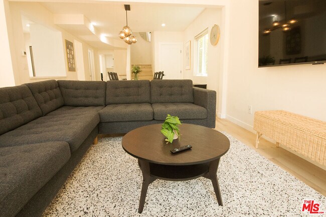 Foto del edificio - 9042 Phyllis Ave