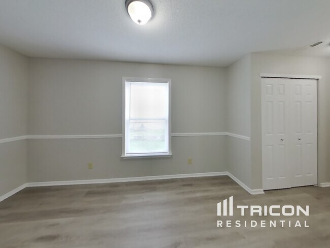 Building Photo - 10823 Firefly Cir
