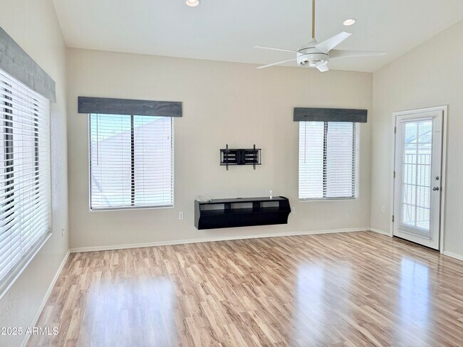 Building Photo - 3609 W Menadota Dr