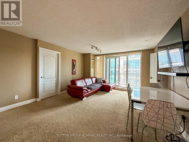 Building Photo - 2119 Lake Shore Blvd W