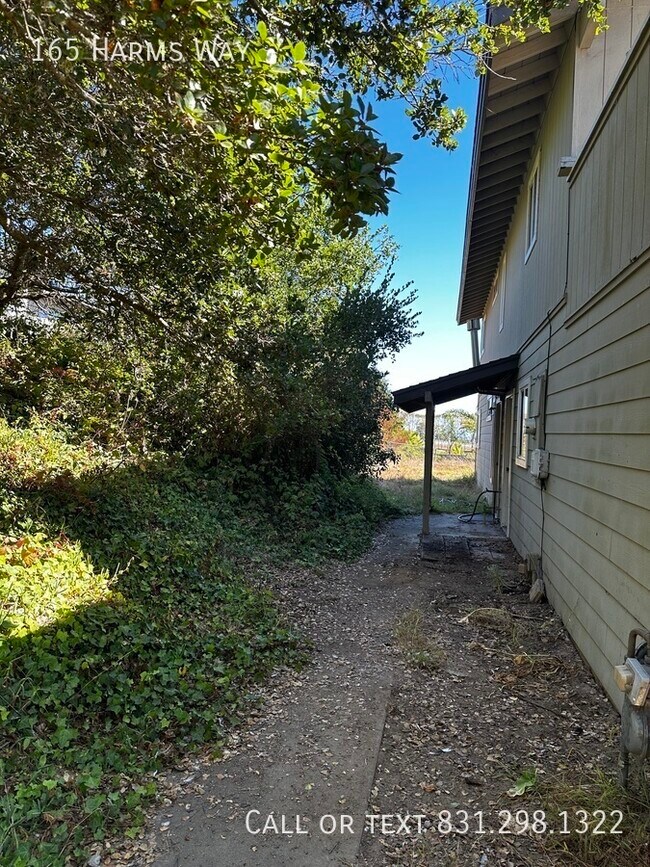 Building Photo - Expansive 4 Bed, 2 Bath La Selva Beach Hom...