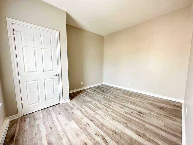 Building Photo - 10 Cedar St