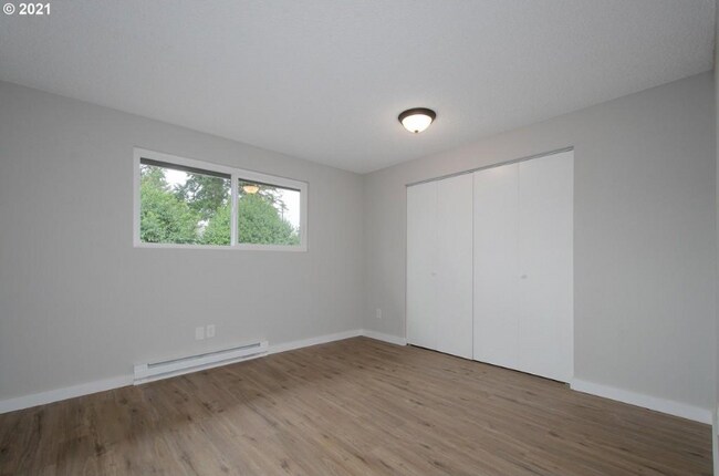 Foto del edificio - 6114 NE Hazel Dell Ave