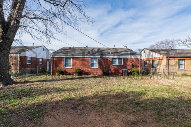 Building Photo - 1720 S Windsor Rd