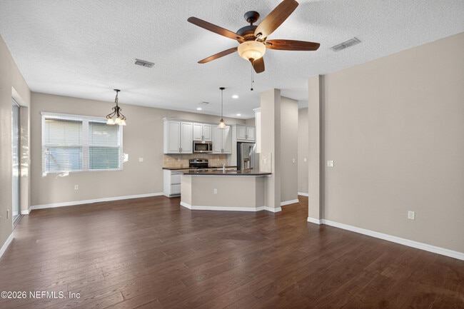 Building Photo - 104 Riachuelo Ln