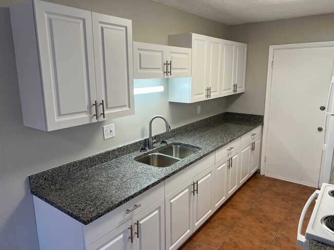 Interior Photo - 1280 Druid Road