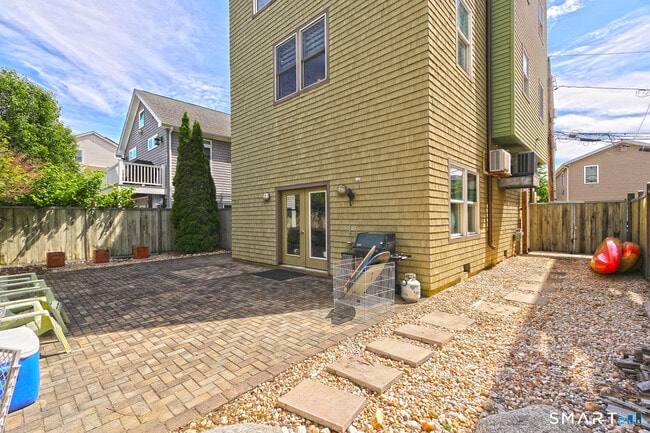 Building Photo - 11 Maddox Ave