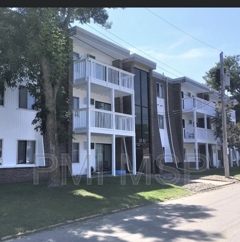 Primary Photo - 1033 County Rd D E