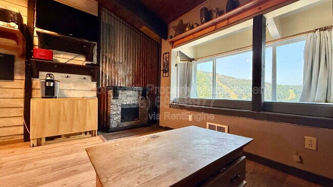 Foto del edificio - 240 Mogul Hill Rd