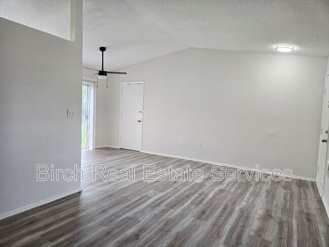 Foto del edificio - 5122 Muriel Ln