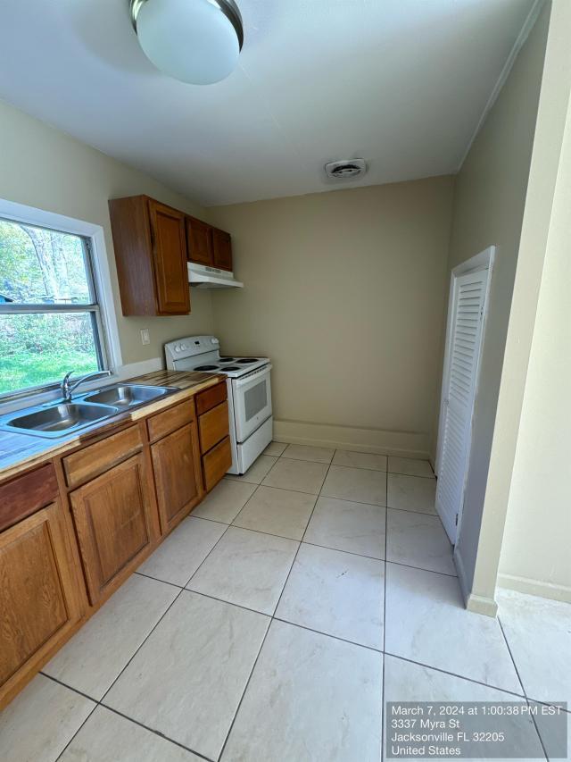 Foto del edificio - 3 bedroom in Jacksonville FL 32205
