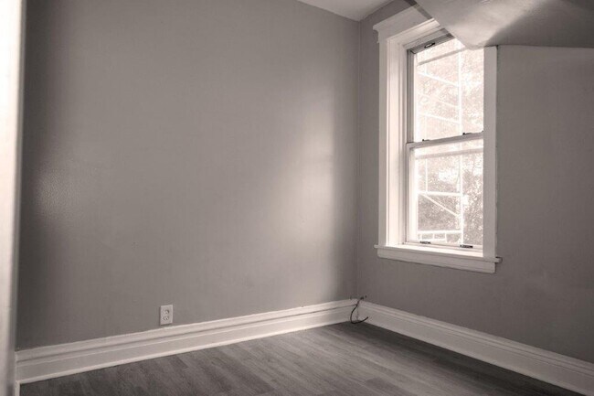 Building Photo - 1807 N Karlov Ave, Unit 1