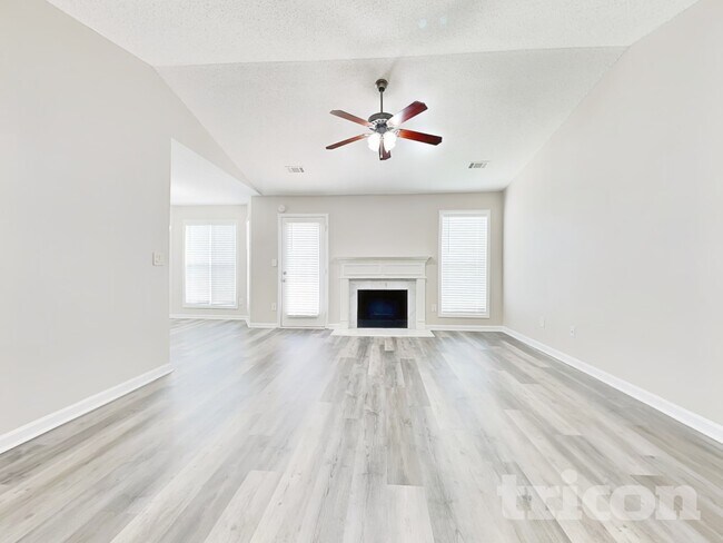 Foto del edificio - 745 Remington Cir