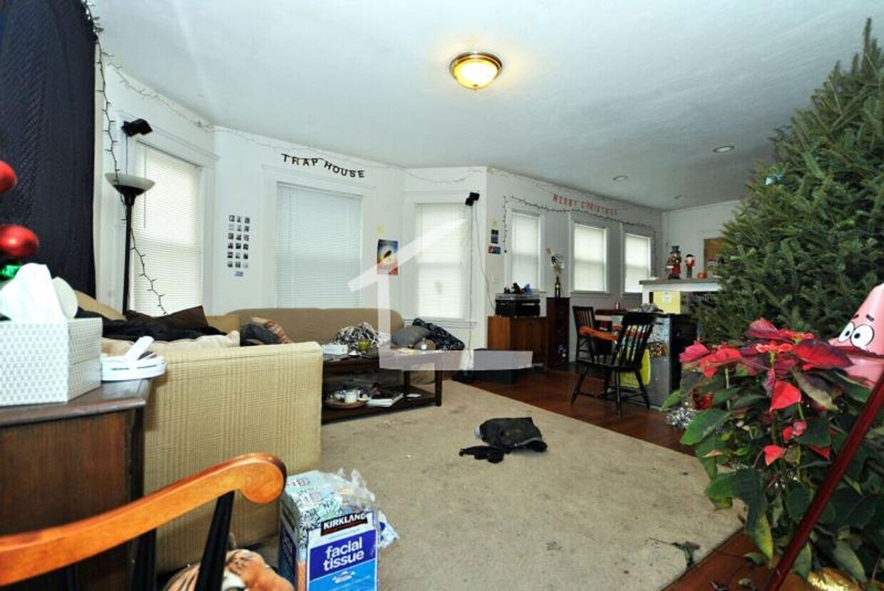 Photo - PACKRDS CORNER 4 BED FOR 9.1.26 51 GARDNER ST Good tine to start Looking!