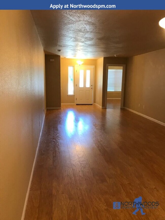 Building Photo - 55+ Community  2 Bedrooms, 2 Bath Beautifu...